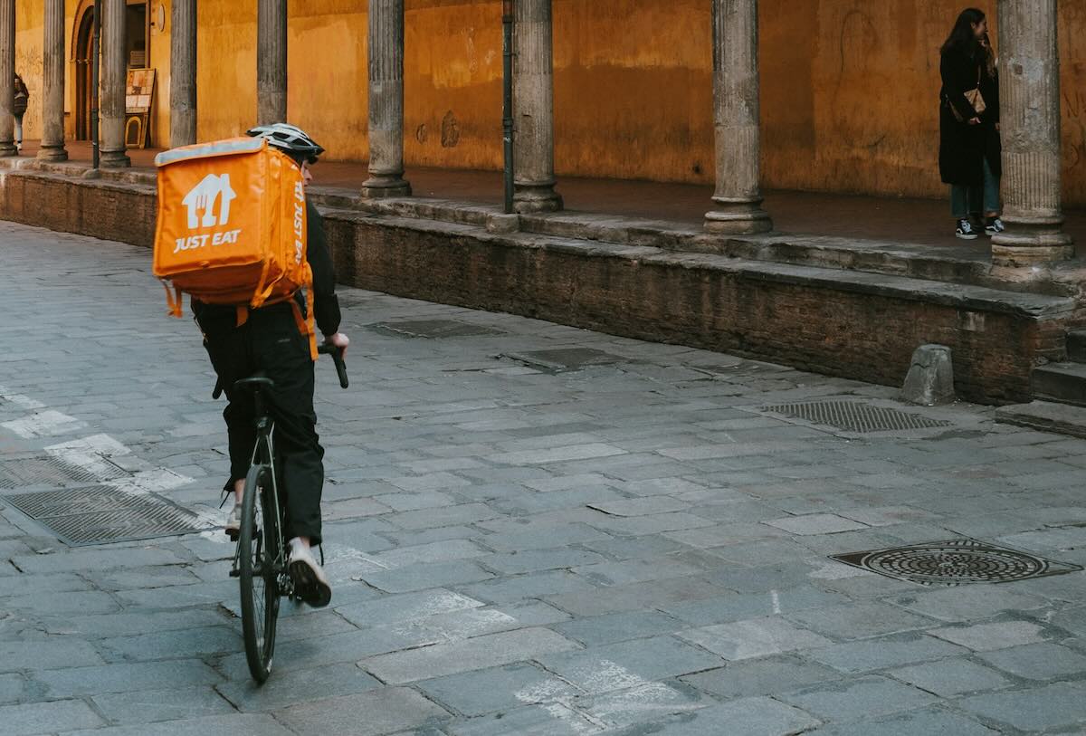 L’histoire de Just Eat Takeaway : l&rsquo;ascension d&rsquo;une startup danoise devenue leader mondial de la livraison de repas