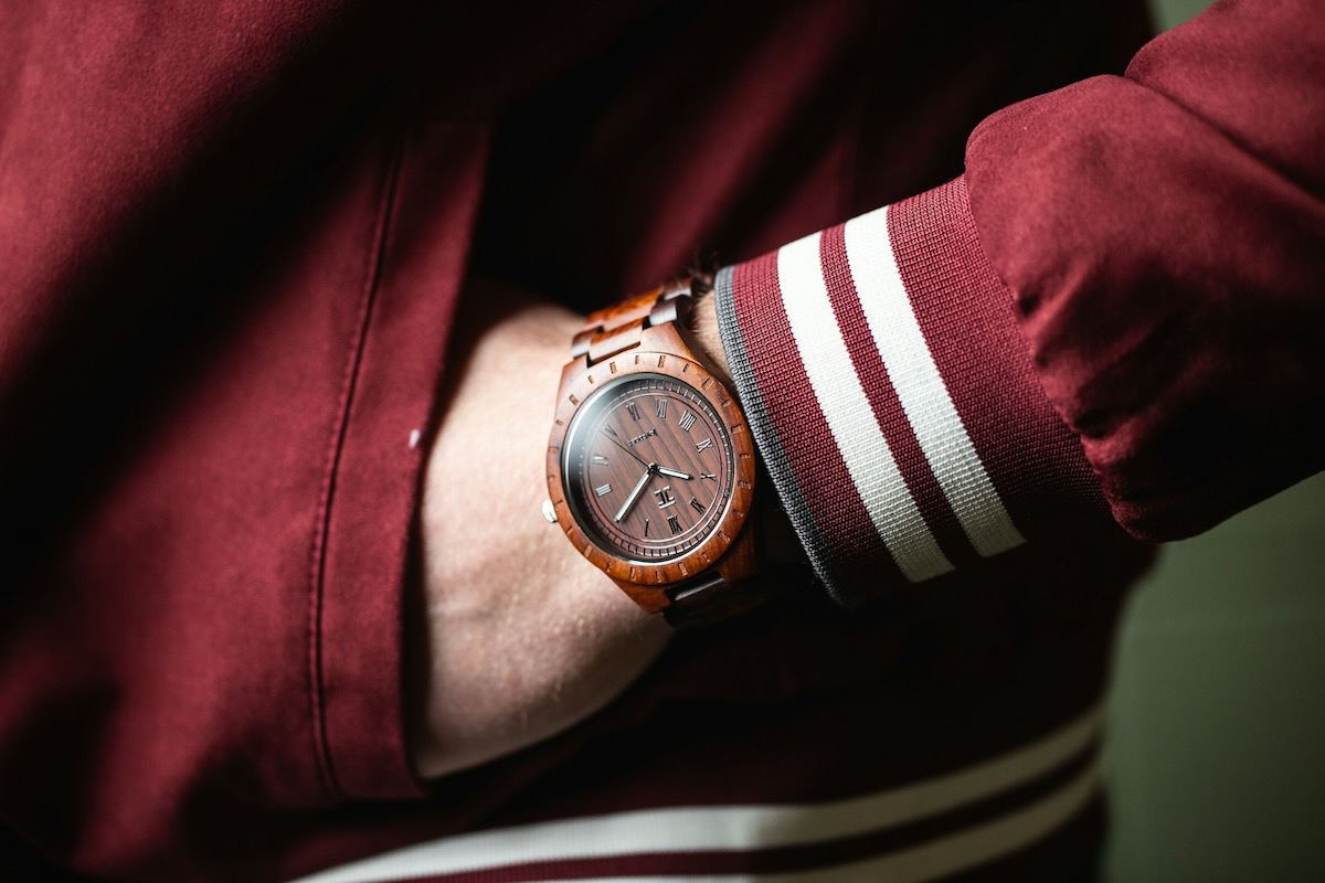 Idée cadeau d&rsquo;entreprise : la montre en bois (automatique, artisanale, connectée…)
